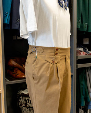 
                  
                    Pantaloni sartoriali con fibbie in cotone estivo beige
                  
                